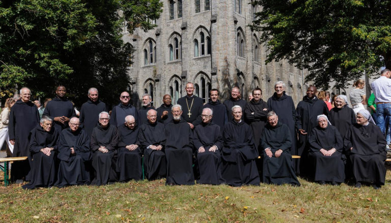 Abbaye de Maredsous – Communauté de moines bénédictins, réunis autour ...